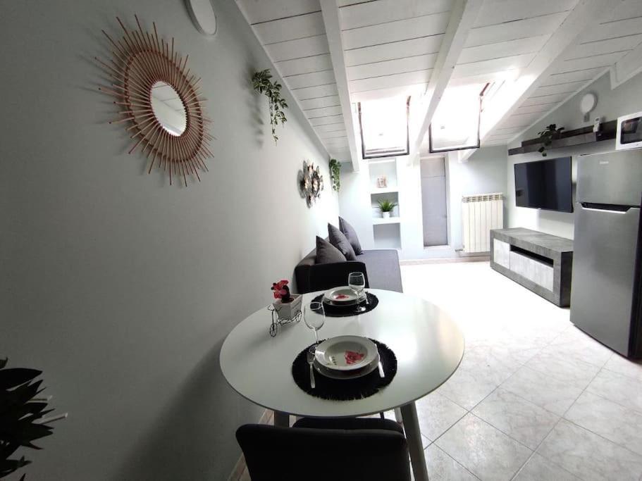Free Parking Tiny House Wifi Netflix 15 Minuti Dal Duomo Lägenhet Milano Exteriör bild