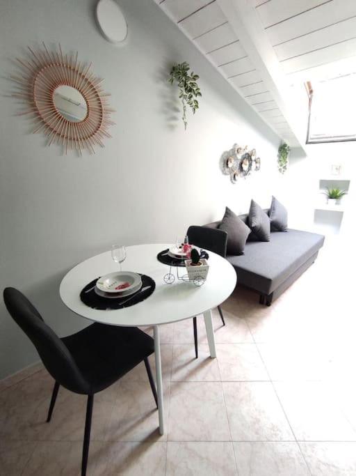 Free Parking Tiny House Wifi Netflix 15 Minuti Dal Duomo Lägenhet Milano Exteriör bild