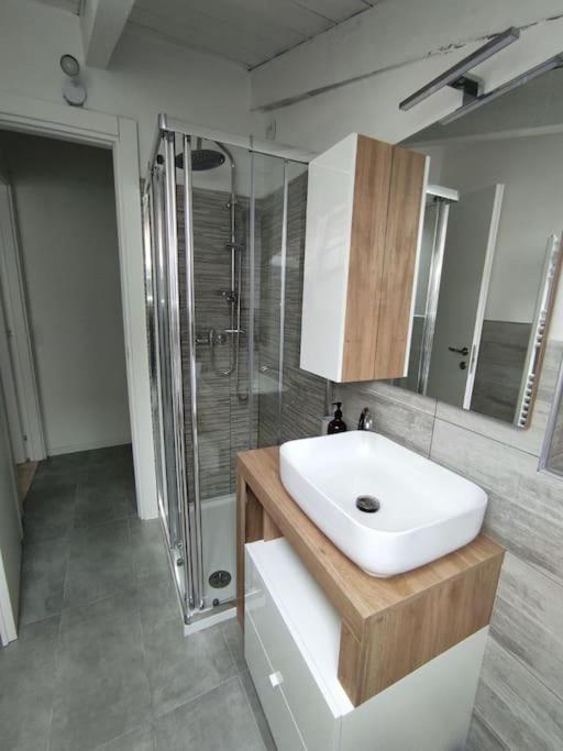 Free Parking Tiny House Wifi Netflix 15 Minuti Dal Duomo Lägenhet Milano Exteriör bild
