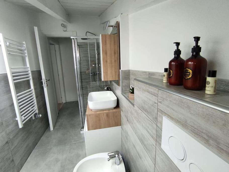 Free Parking Tiny House Wifi Netflix 15 Minuti Dal Duomo Lägenhet Milano Exteriör bild