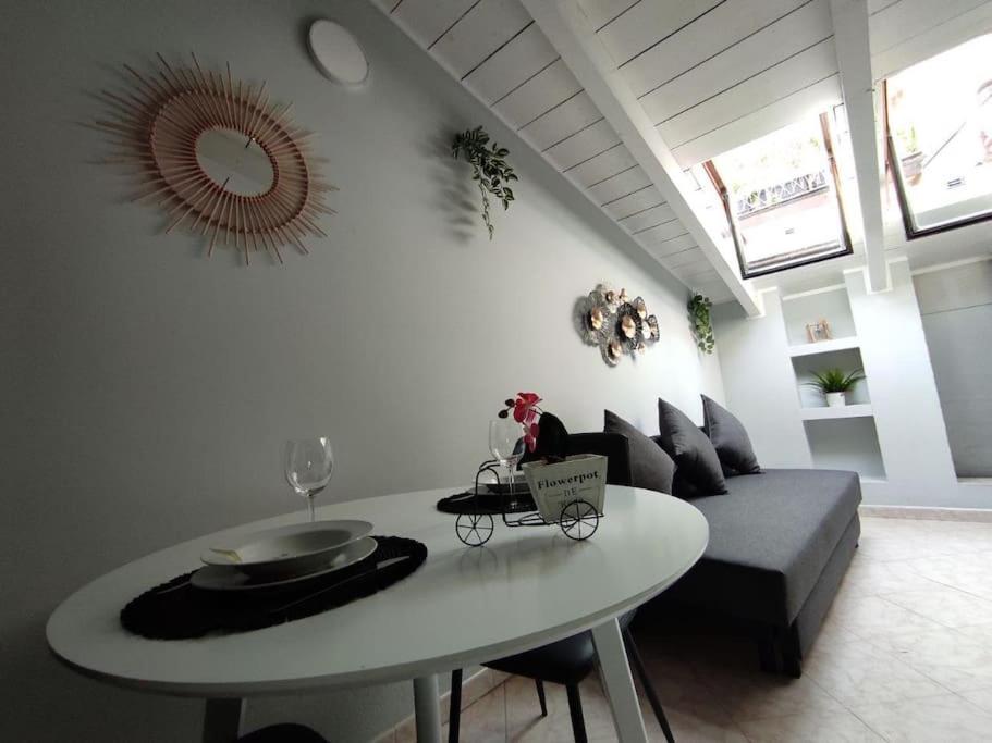 Free Parking Tiny House Wifi Netflix 15 Minuti Dal Duomo Lägenhet Milano Exteriör bild