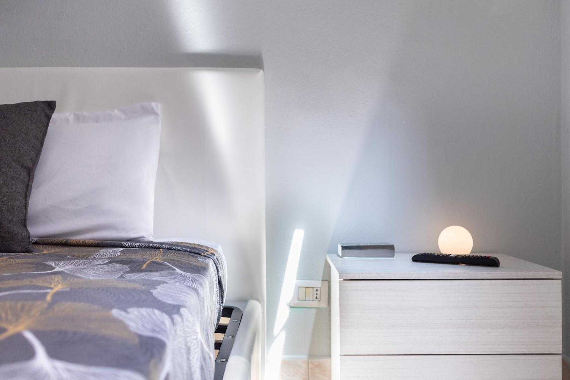 Free Parking Tiny House Wifi Netflix 15 Minuti Dal Duomo Lägenhet Milano Exteriör bild